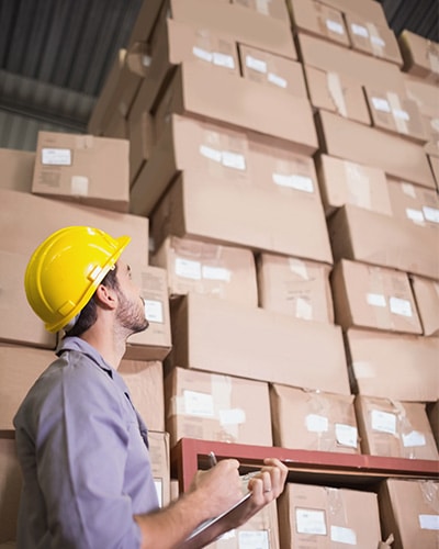 Warehouse-worker-busy-and-looking-for-a-High-Quality-3PL-Shipping-Service